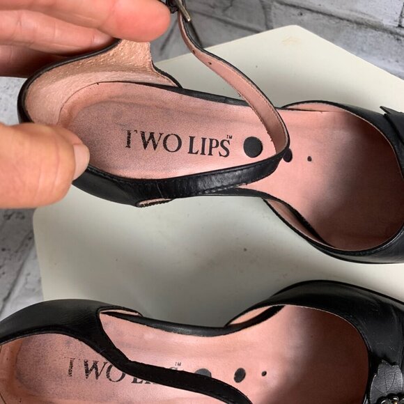 Two Lips Vintage Black Leather Pointy Toe Ankle Strap Pump - Picture 8 of 9